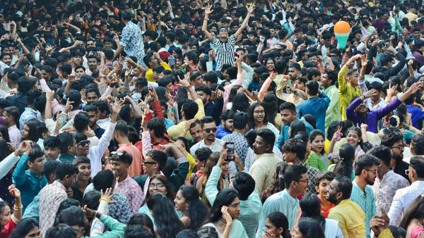 Amid Inflation and wages fall Indian Middle class in Financial Pressure Know details