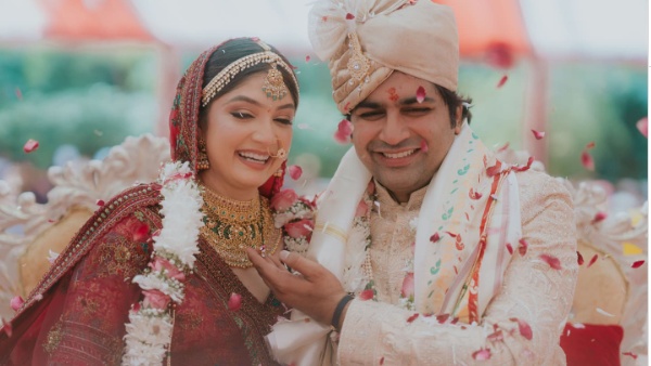 Pooja Joshi marries her boyfriend Malhar Thakar