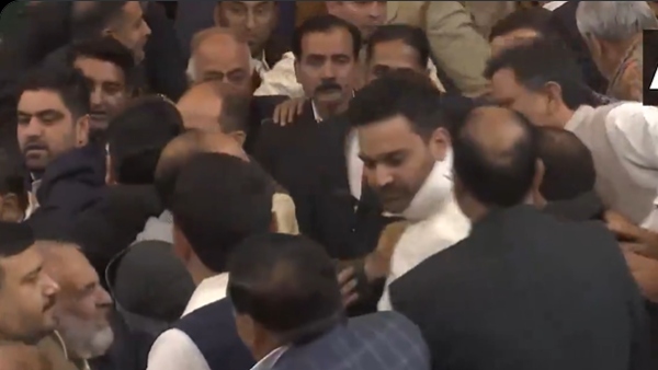 MLAs Attack in the Jammu and Kashmir Assembly video
