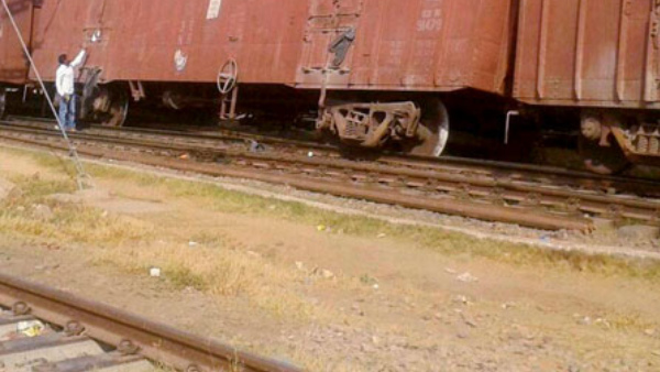 Many trains delay due to goods derail between Peddapalli and Ramgundam