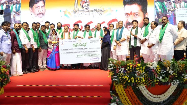 Revanth released Rs 2747 67 crores to farmers