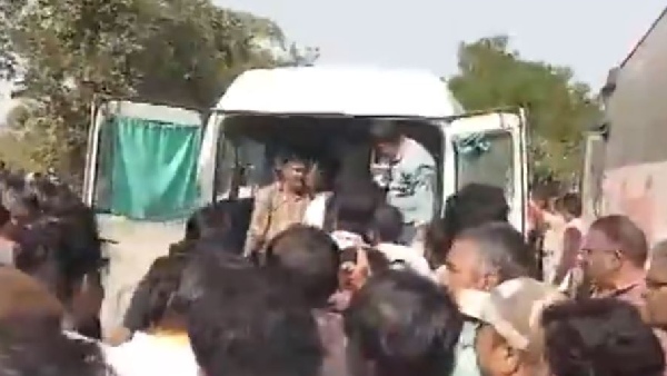 11 people died after Maharashtra state transport bus overturned in Gondia