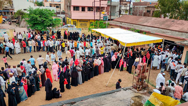 6 61 percent in Maharashtra and 12 71 voter turnout in Jharkhand recorded till 9 am