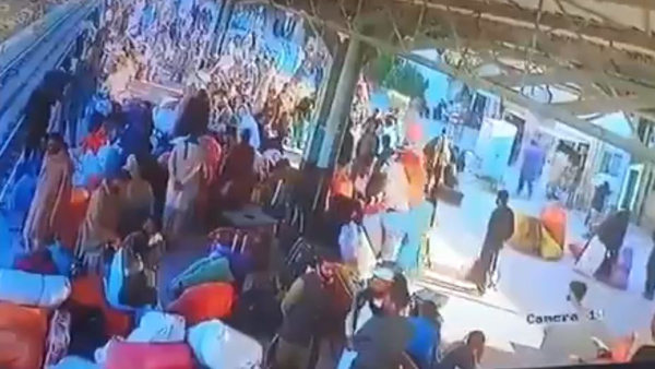 CCTV footage shows the moment bomb blast took place at Quetta Railway Station CCTV footage shows the moment bomb blast took place at Quetta Railway Station