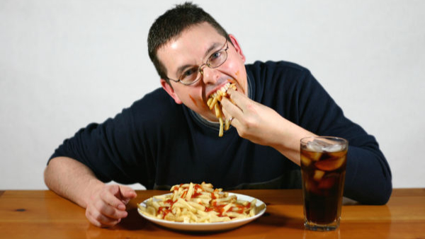 There are many disadvantages of eating fast food