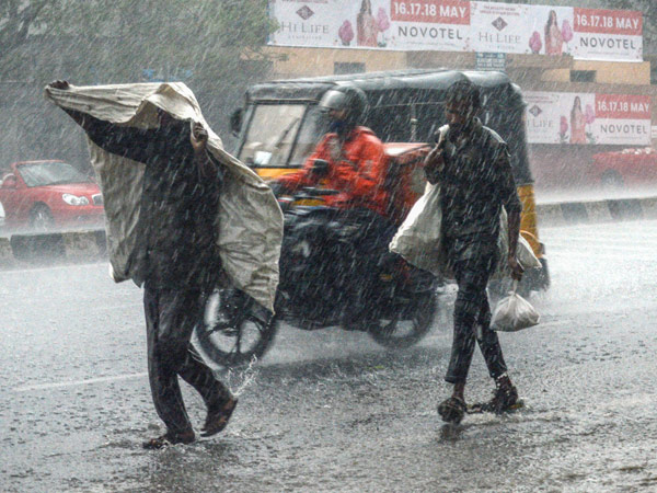 AP is once again lashed by rain Heavy rains in those districts AP is once again lashed by rain Heavy rains in those districts