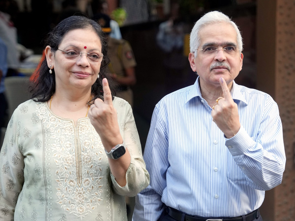 After casting vote RBI Governor Shaktikanta Das congratulate the EC for good arrangements