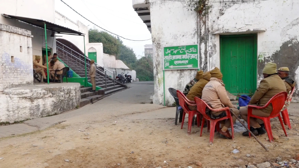 supreme court pauses trial court action until high court verdict in UP s sambhal mosque case