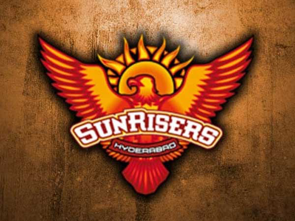 How many players can Sunrisers Hyderabad buy with the money in their purse