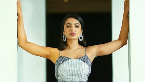 Tejaswi Madivada bold comments on romance