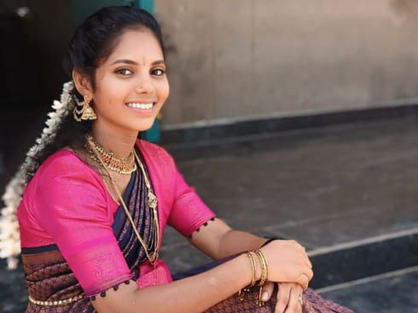 AP vidya volunteer died with the harassment of a man with the name of love AP vidya volunteer died with the harassment of a man with the name of love