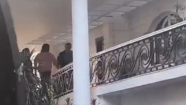 Allu Arjun meets Nabagabu at his residence