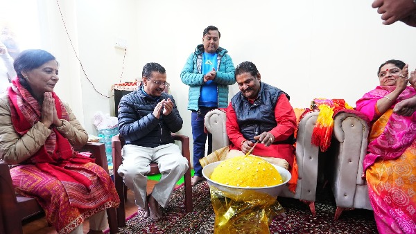 AAP s Outreach to Priests Sparks BJP s Chunavi Hindu Jab at Kejriwal