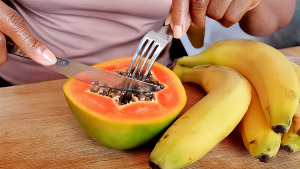 what happens when you eat banana and papaya together
