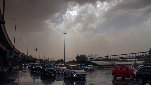 The sky in Hyderabad was cloudy and light showers occurred at many places The sky in Hyderabad was cloudy and light showers occurred at many places