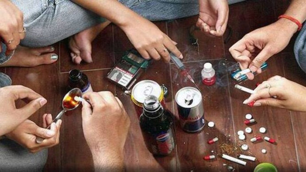 Famous lady architect drugs party in Madhapur Famous choreographer arrested