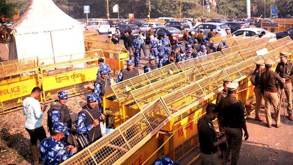farmers begins march to parliament with five key demands delhi-UP border closed