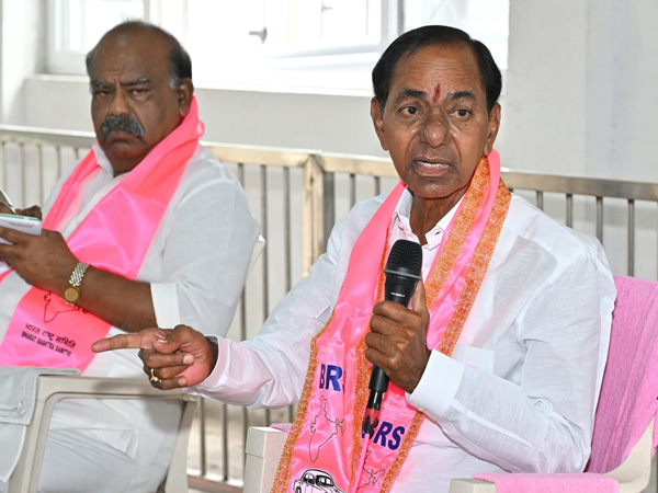 KCR bitterly criticised changing of the Telangana Talli statue made key decision