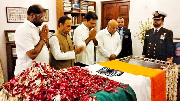 BRS leader KTR paid his last respects to former PM Dr Manmohan Singh at Delhi