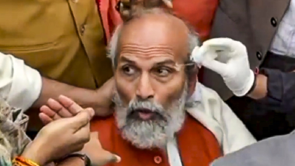 physical war between nda and india bloc mps in parliament premises several injured