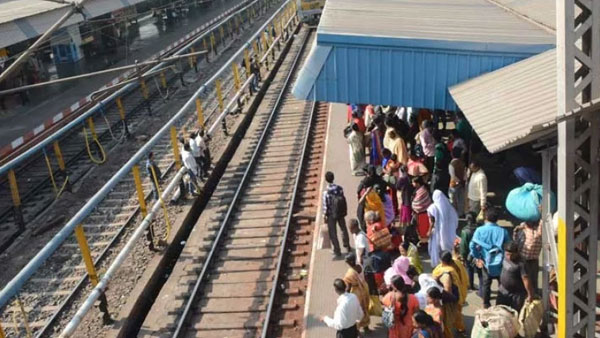 distance between Visakhapatnam and Secunderabad is being reduced by 125 km with the Bhadralacham-Kovvur railway line