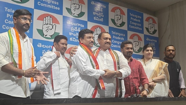 Soyam Bapu Rao joins Congress party Atram Sakku