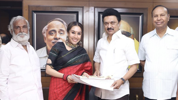 Actor Sathyaraj s daughter Divya joins DMK in the presence of CM MK Stalin Actor Sathyaraj s daughter Divya joins DMK in the presence of CM MK Stalin
