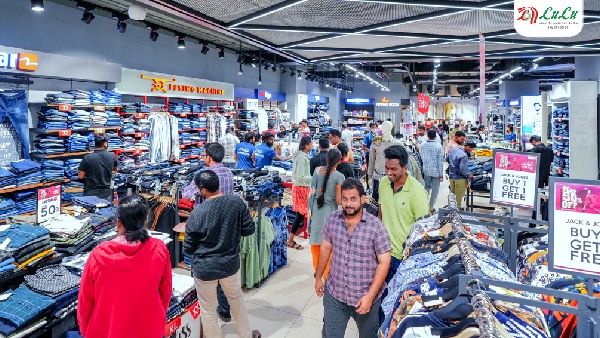 Lulu Mall Hyderabad begins Lulu on sale-flat 50 off on over 200 brands