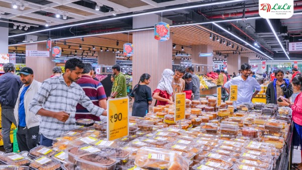 Lulu Mall Hyderabad begins Lulu on sale-flat 50 off on over 200 brands