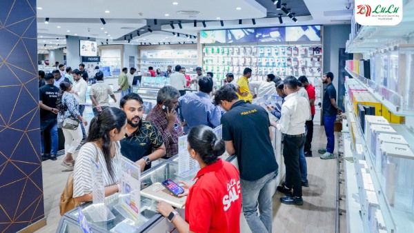 Lulu Mall Hyderabad begins Lulu on sale-flat 50 off on over 200 brands