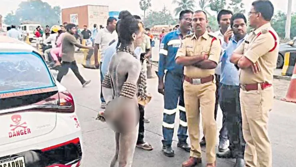 lady aghori re-enters into ap Hungama at chillakallu toll plaza