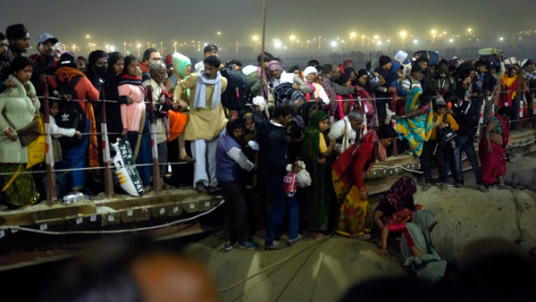 Premanand Puri Criticizes Bureaucratic Negligence in Mahakumbha Mela Stampede Premanand Puri Criticizes Bureaucratic Negligence in Mahakumbha Mela Stampede