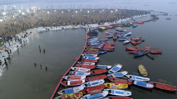 Mahakumbh Mela 2025 Devotees began the holy dip at the Sangam on Paush Purnima Mahakumbh Mela 2025 Devotees began the holy dip at the Sangam on Paush Purnima