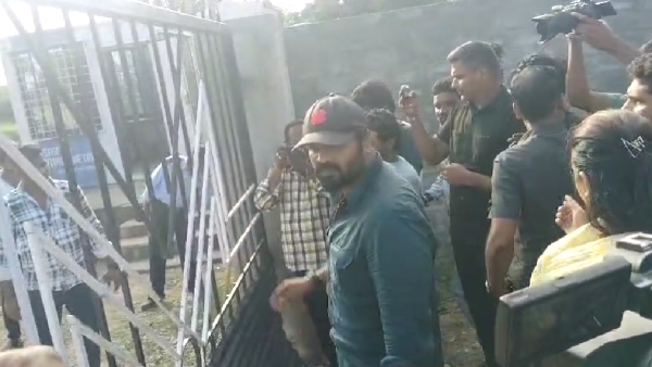 Manchu manoj entered Tirupati mohan babu university amid bouncers fight police lathi charge Manchu manoj entered Tirupati mohan babu university amid bouncers fight police lathi charge