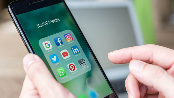 police alert on the social media ads earn thousands of money easily with a smartphone