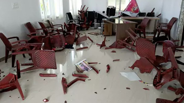 Congress cadres attack BRS office in Bhuvanagiri