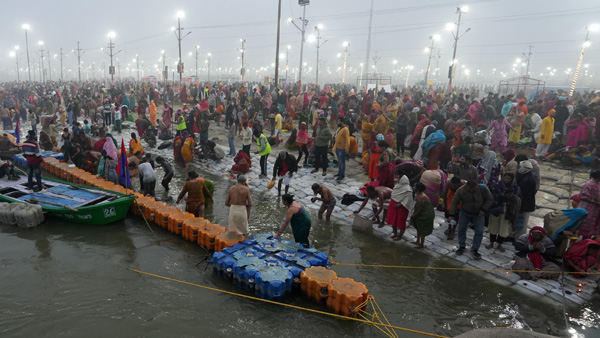 Mahakumbh Mela 2025 massive crowd gathers at Mela Kshetra in Prayagraj devotees take holy dip