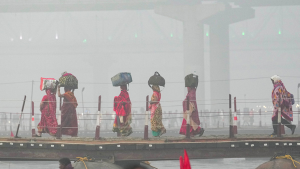 Mahakumbh Mela 2025 massive crowd gathers at Mela Kshetra in Prayagraj devotees take holy dip