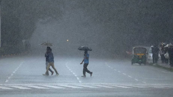 Low-pressure over Bay of Bengal Bengaluru experienced Constant Drizzle across the city