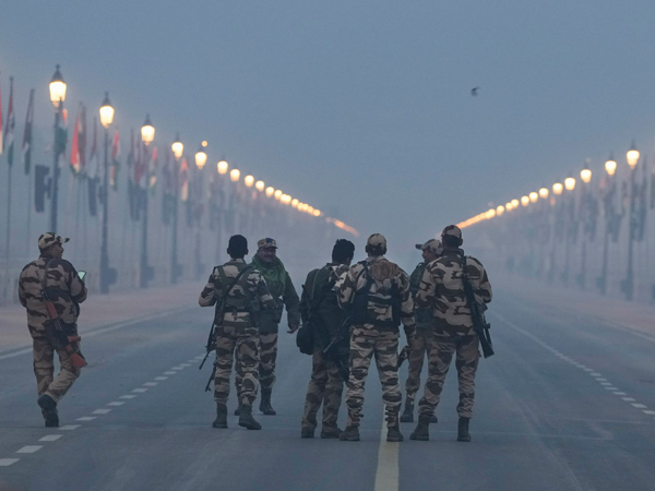 76th Republic day High alert in Delhi as 70000 Police personnel are deployed 76th Republic day High alert in Delhi as 70000 Police personnel are deployed