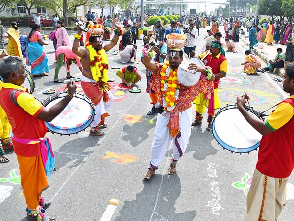 sankranthi celebrations begins across the state Boat competitions becomes more attractive this time sankranthi celebrations begins across the state Boat competitions becomes more attractive this time