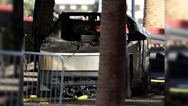 Tesla Cybertruck explodes at the entrance of the Trump Hotel in Las Vegas Tesla Cybertruck explodes at the entrance of the Trump Hotel in Las Vegas