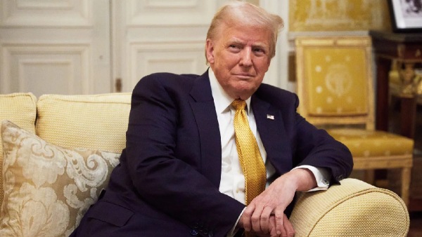 The US president earns a substantial annual salary of 400 000 a figure set by Congress in 2001 The US president earns a substantial annual salary of 400 000 a figure set by Congress in 2001