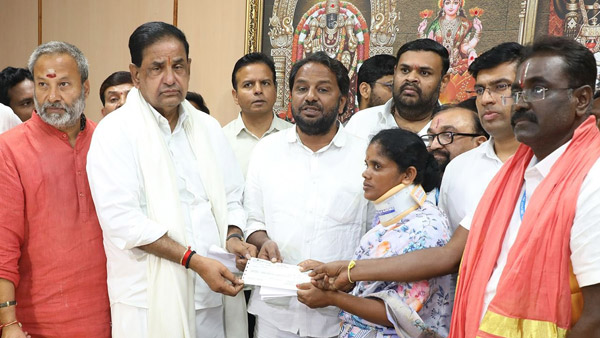 Tirupati Stampede incident TTD hands over ex-gratia cheques