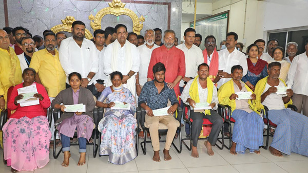 Tirupati Stampede incident TTD hands over ex-gratia cheques
