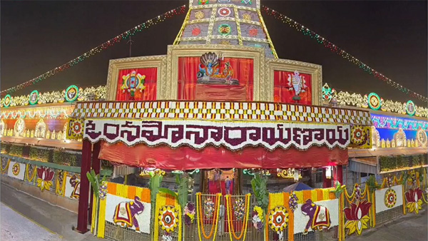 Vaikunta Ekadasi darshan in Tirumala begins large pilgrim influx on eve
