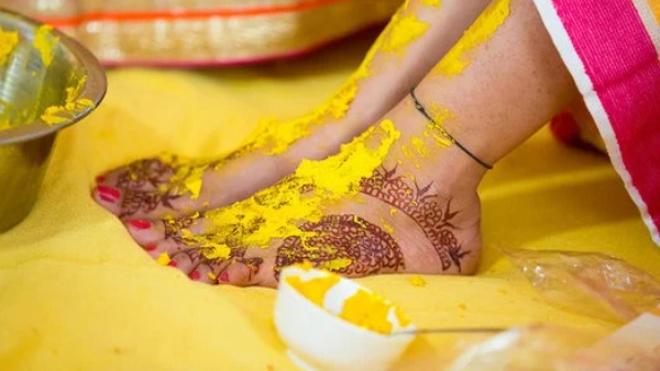 Health benefits of women applying turmeric to their feet