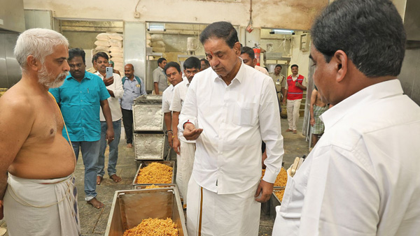 TTD Chairman BR Naidu visits Laddu Potu in Tirumala