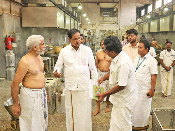 TTD Chairman BR Naidu visits Laddu Potu in Tirumala