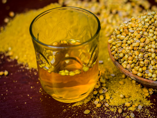 Drinking coriander water on an empty stomach reduces cholesterol and improves heart health